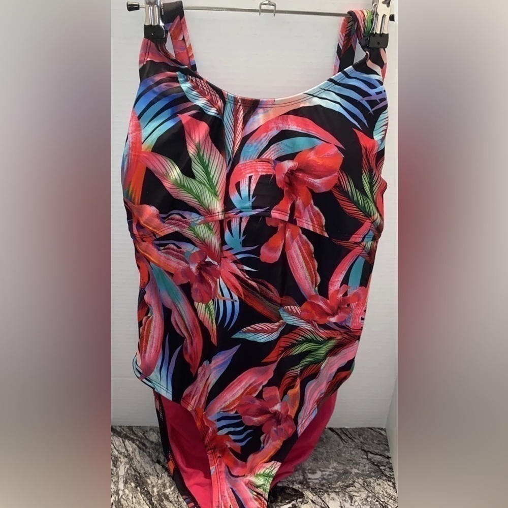 Mynah Womens size 18W multi color one piece padded swim suit-NWT